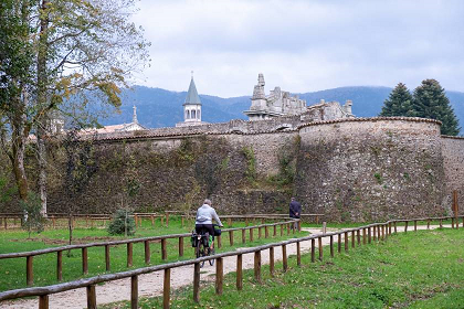 La valorizzazione turistica delle risorse ambientali, storiche e culturali del territorio al centro del progetto pilota che la Provincia di Vibo Valentia ha presentato al Mise La valorizzazione turistica delle risorse ambientali, storiche e culturali del territorio al centro del progetto pilota che la Provincia di Vibo Valentia ha presentato al Mise