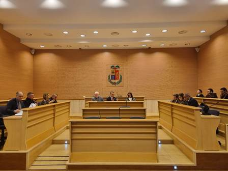 Consiglio provinciale. Commissioni operative e sì unanime alla delocalizzazione dei depositi costieri di Vibo Marina