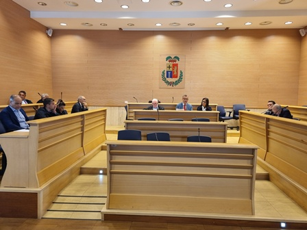 Provincia di Vibo. Si dimettono sette consiglieri su dieci  