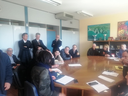 Edilizia Scolastica. Il presidente della Provincia di Vibo Valentia a confronto con i presidi delle scuole superiori Edilizia Scolastica. Il presidente della Provincia di Vibo Valentia a confronto con i presidi delle scuole superiori