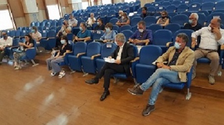 Coronavirus, spazi da riorganizzare per il rientro a scuola in sicurezza. Confronto tra la Provincia e i dirigenti scolastici del Vibonese Coronavirus, spazi da riorganizzare per il rientro a scuola in sicurezza. Confronto tra la Provincia e i dirigenti scolastici del Vibonese