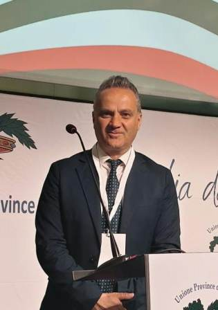 "Vibo ultima per lavoro? Non aspettiamo, creiamocelo"