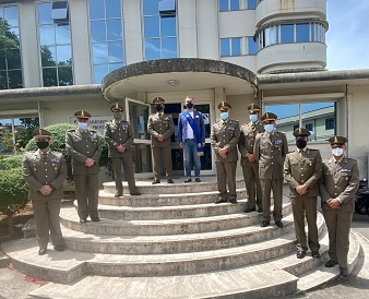 Il presidente della Provincia di Vibo conferisce un’onorificenza istituzionale al 5° Reggimento Fanteria Aosta dell’esercito Il presidente della Provincia di Vibo conferisce un’onorificenza istituzionale al 5° Reggimento Fanteria Aosta dell’esercito