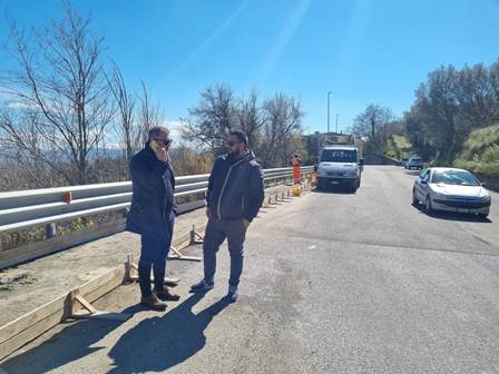 Viabilità. In fase di completamento i lavori di messa in sicurezza della S.P. n. 14 che collega Vibo Valentia al Fondo Valle Mesima Viabilità. In fase di completamento i lavori di messa in sicurezza della S.P. n. 14 che collega Vibo Valentia al Fondo Valle Mesima