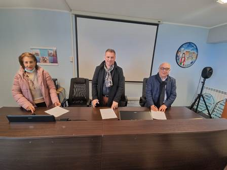 Inclusione umanitaria. La Provincia di Vibo, l’Alberghiero e la Croce Rossa pronti ad accogliere dei profughi ucraini in età scolare Inclusione umanitaria. La Provincia di Vibo, l’Alberghiero e la Croce Rossa pronti ad accogliere dei profughi ucraini in età scolare