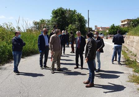 Ripristino della strada franata nei pressi di San Calogero. Il presidente Solano e il consigliere Zinnà impegnati ad accelerare i tempi di ripristino della viabilità 