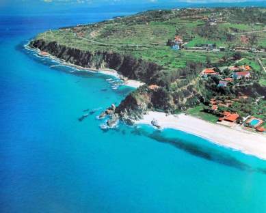 Turismo di ritorno. Presentazione, alla Provincia di Vibo, del progetto “Calabria, terra dei padri” Turismo di ritorno. Presentazione, alla Provincia di Vibo, del progetto “Calabria, terra dei padri”